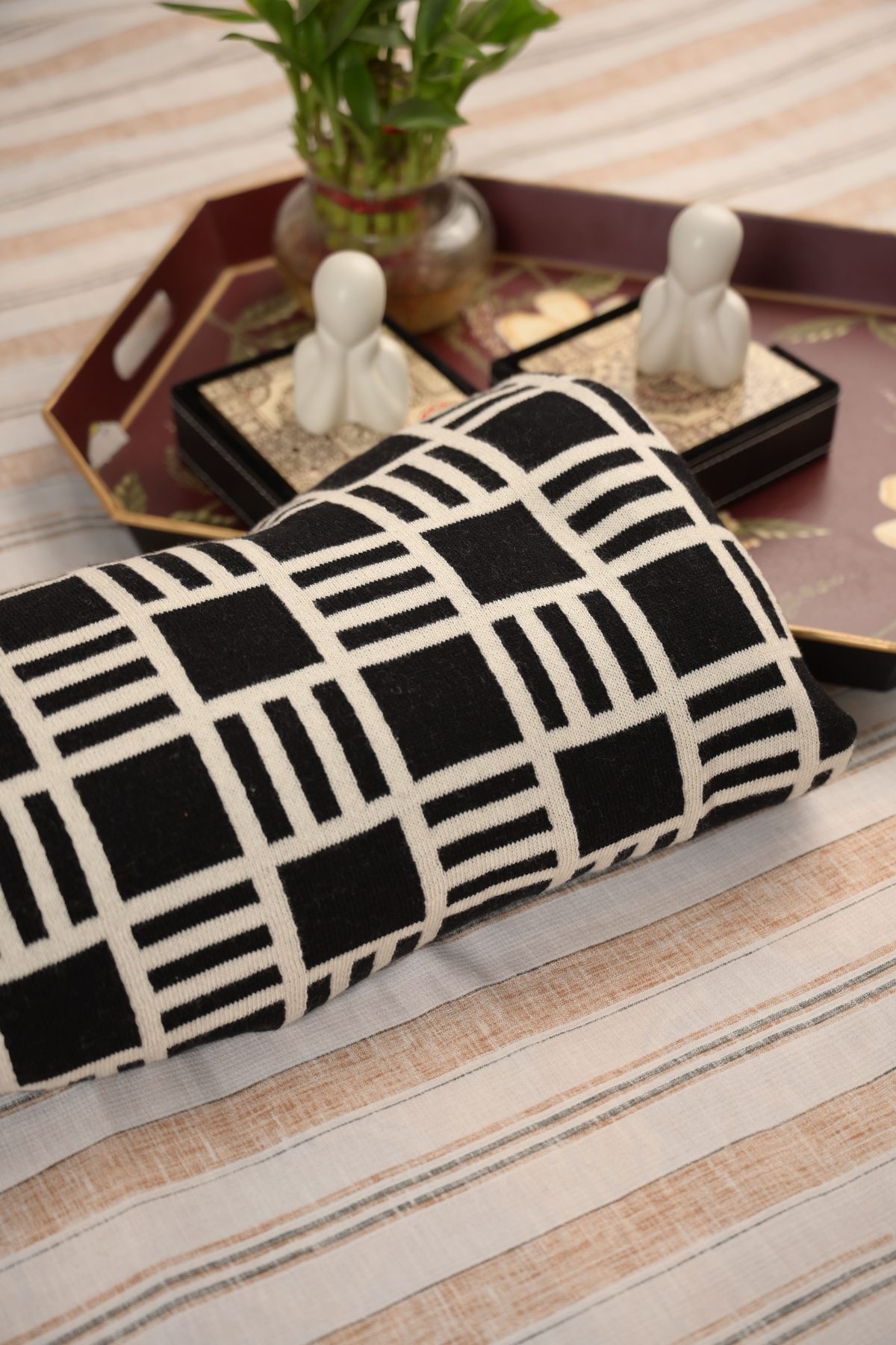 Houndstooth Check Throw